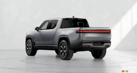 Rivian R1T, three-quarters rear